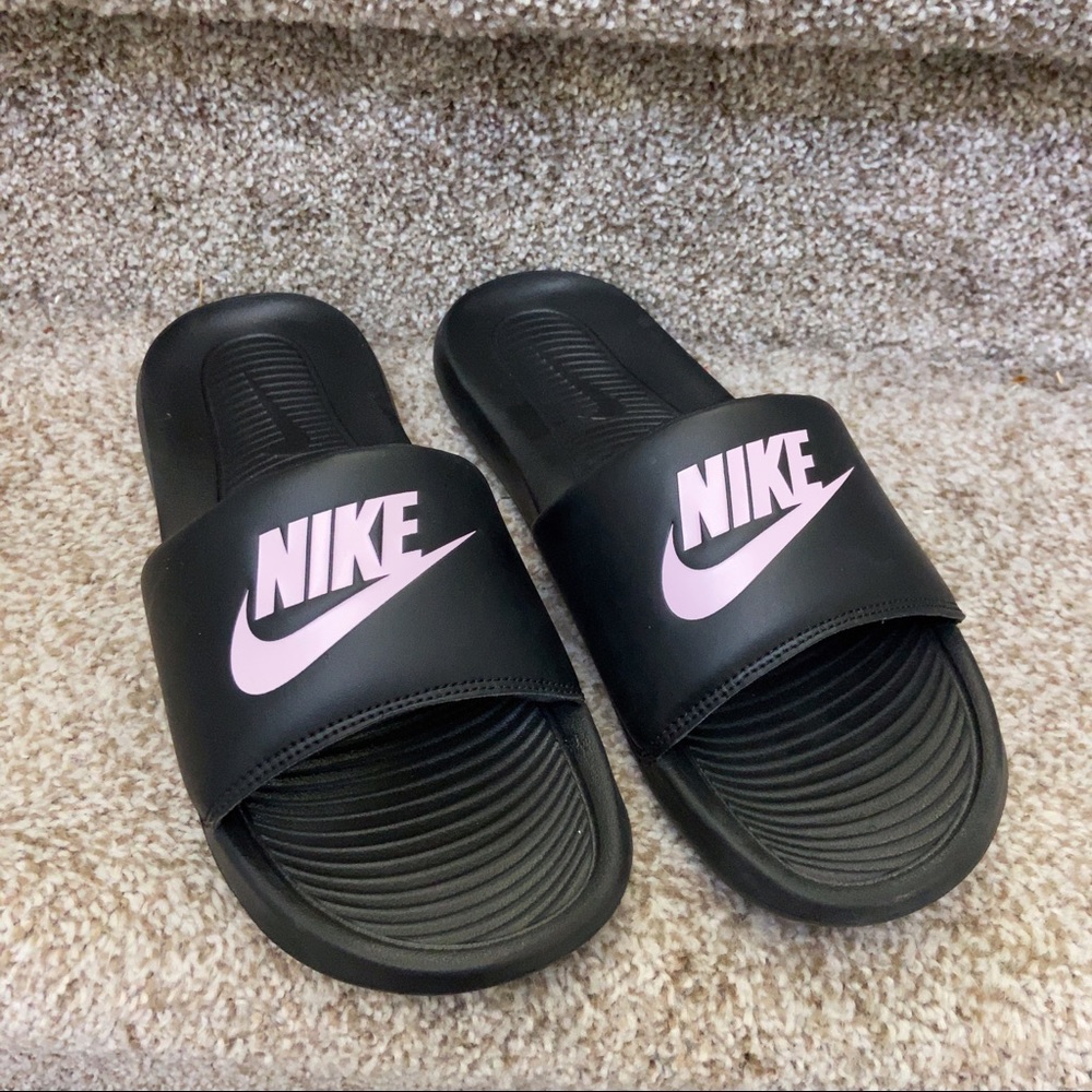 Woman’s Nike slides size 9
